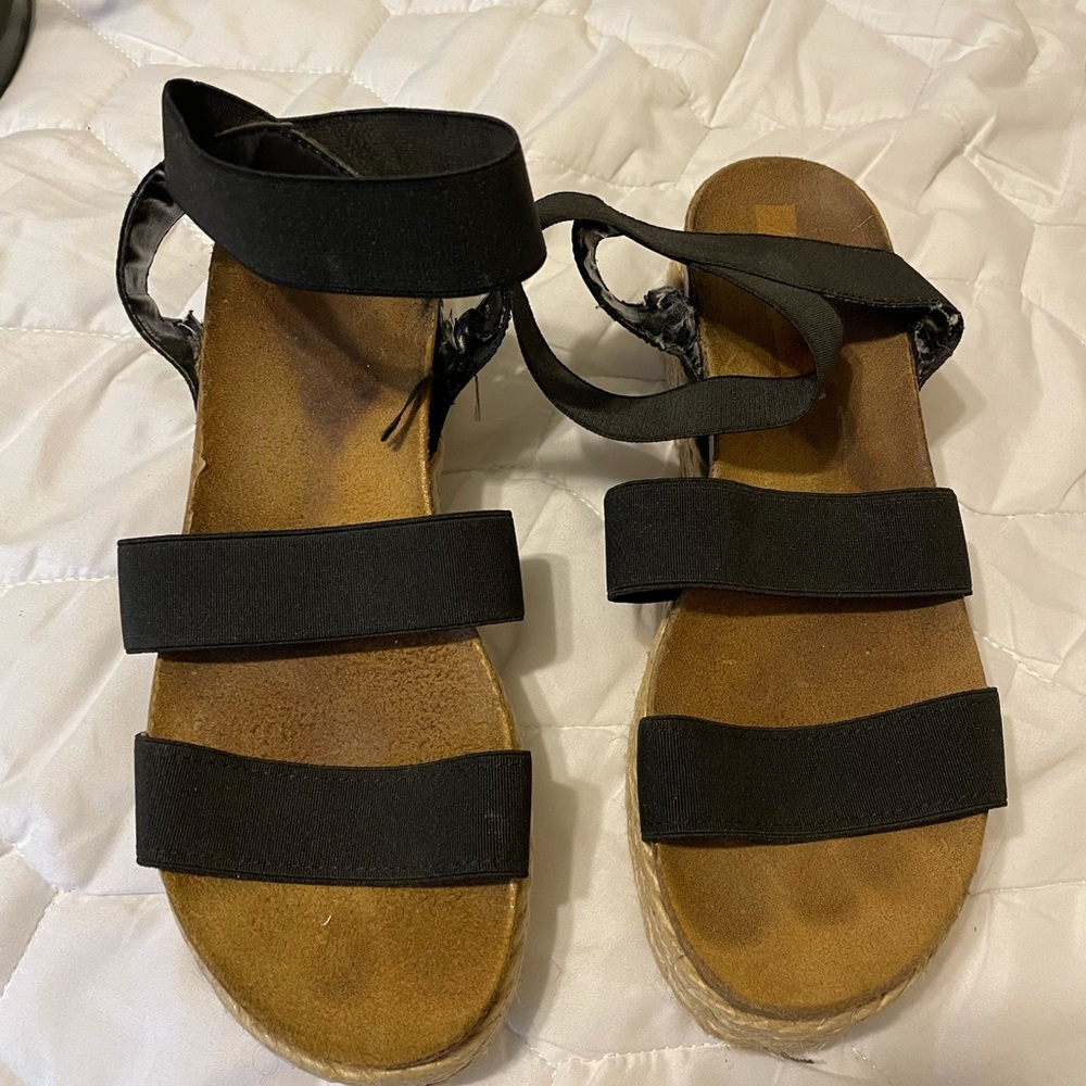 STEVE MADDEN platform sandals